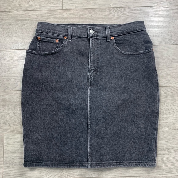 Levi’s Faded Black Midi Denim Skirt - Picture 2 of 12